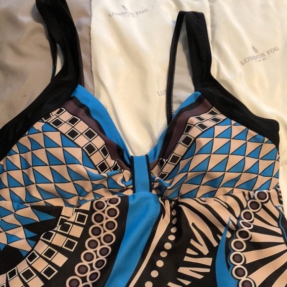 One piece bathing suit size medium - Picture 2 of 8